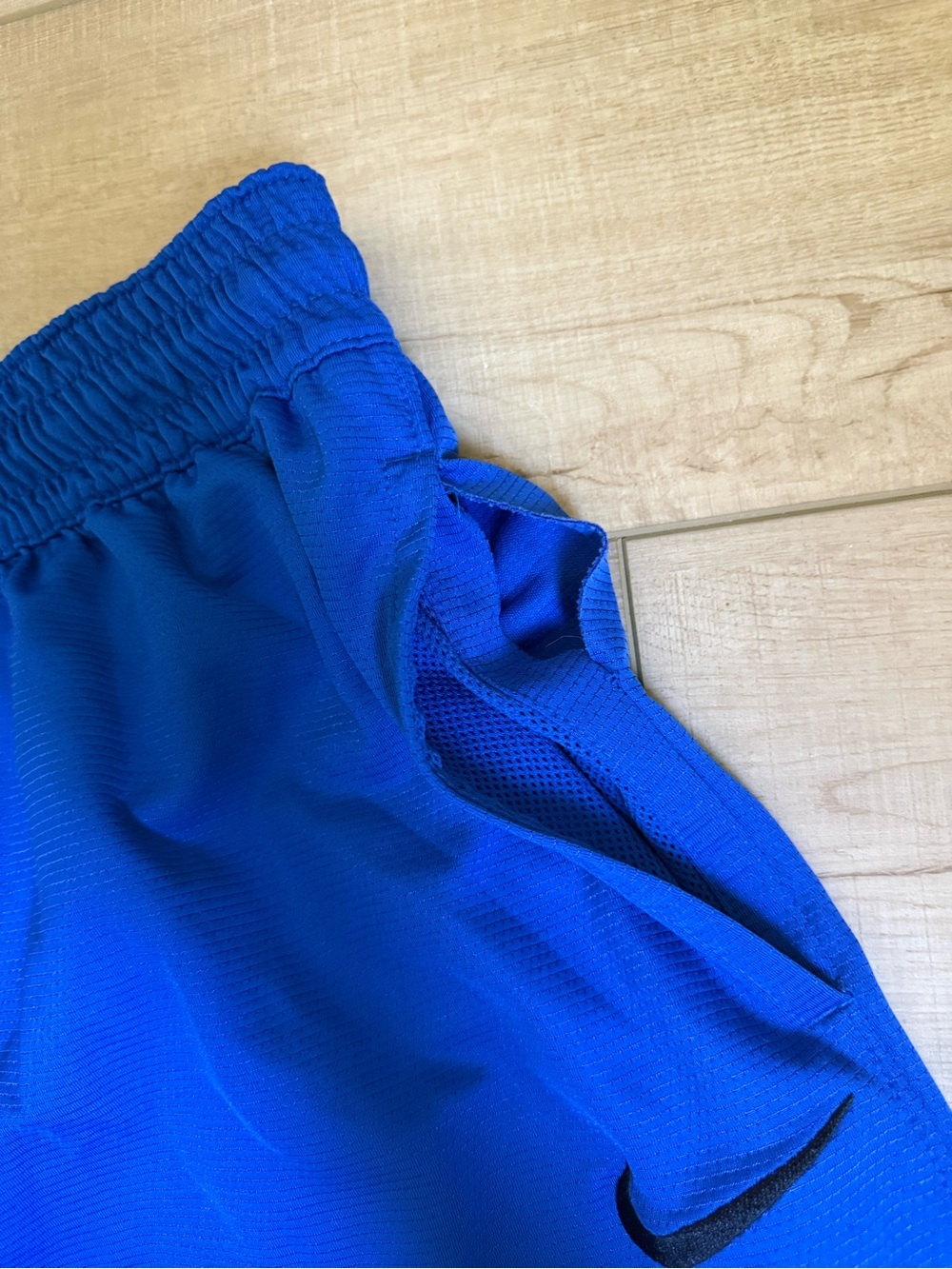 Nike Men’s Dri Fit Shorts Pair Red & Blue Size Medium - Picture 4 of 4